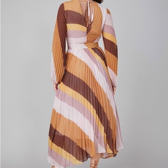 NWT MOTF PREMIUM PLEATED LIGHT FLOWY V-NECK Nude Tone Dress, size XL - Picture 2 of 12